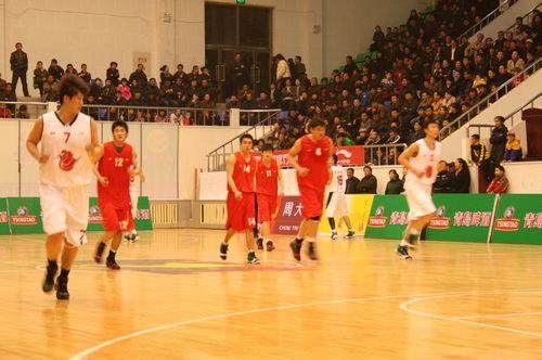 强者对撞更 强者对撞更